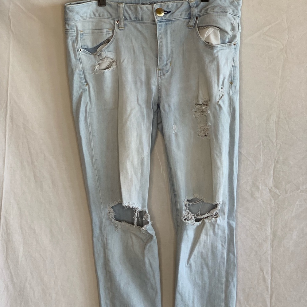 American Eagle Light wash Super Stretch holy Jeans